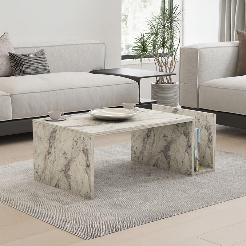 Модерна правоаголна ниска клуб маса Coffee table Xener со софистицирана површина со висок сјај и шари на премиум бел и сив мермер