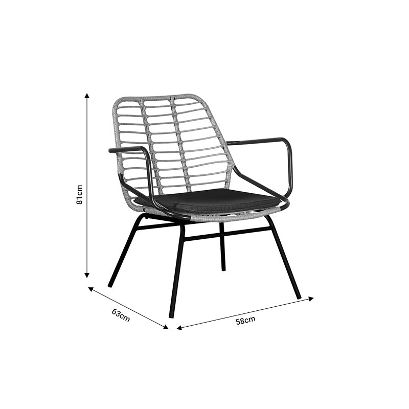 Модерен правоаголен трпезариски сет Edgeim со стаклена маса, црна метална конструкција и четири рачно изработени столови од природен ратан
