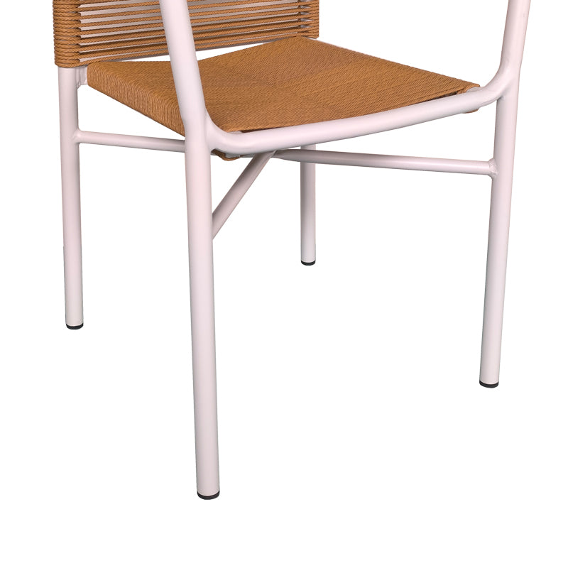 Компактен квадратен сет за јадење Dawnit со бела премиум алуминиумска конструкција и четири соодветни лесни столови за модерни простори