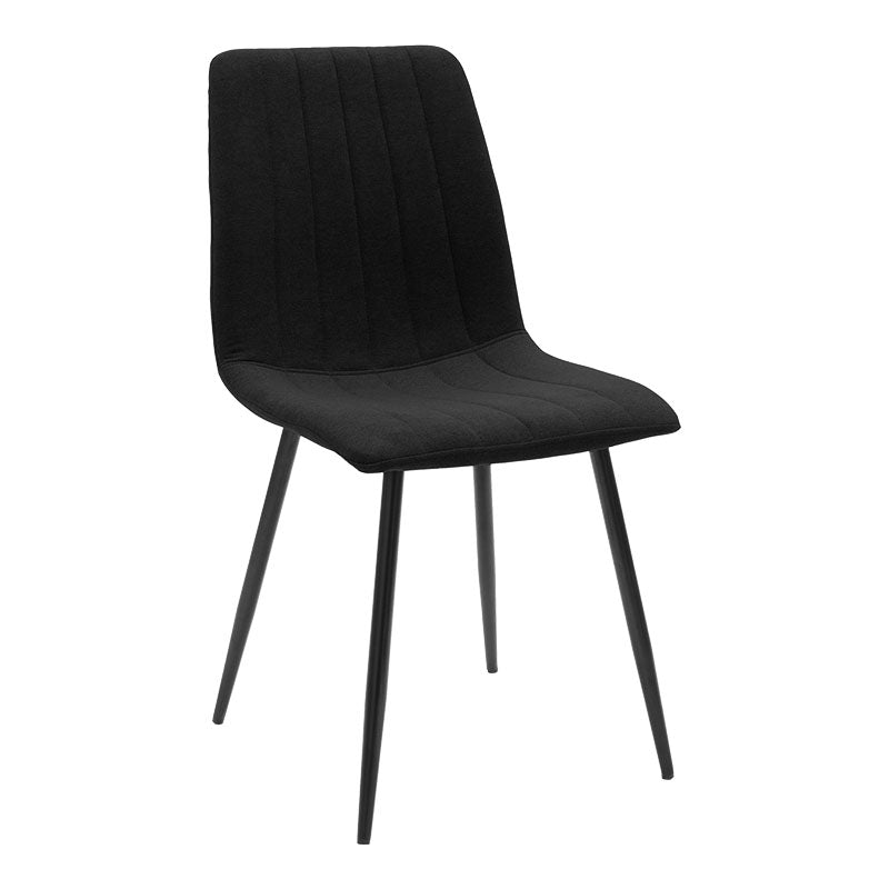 Комплетен трпезариски сет од 5 парчиња Dining Table Waric со елегантна мат црна правоаголна маса и четири усогласени лоунџ столици со засилени дрвени ногарки во натур боја