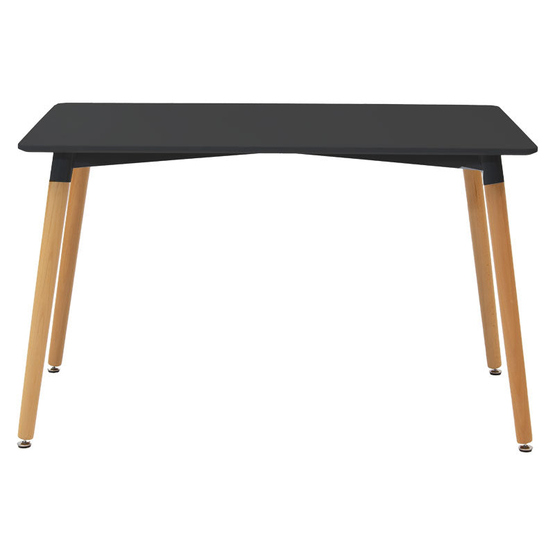 Комплетен трпезариски сет од 5 парчиња Dining Table Waric со елегантна мат црна правоаголна маса и четири усогласени лоунџ столици со засилени дрвени ногарки во натур боја