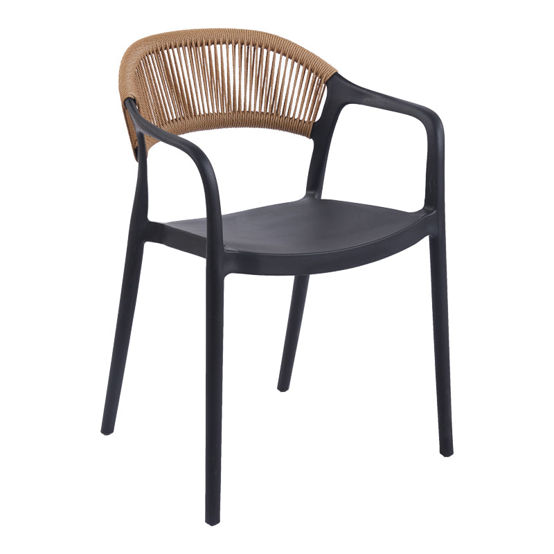 Модерна лоунџ фотелја Stackable Armchair Vedane во длабока мат црна боја со ергономски потпирач во природен натур PE ратан декор и стакабилна структура што штеди простор