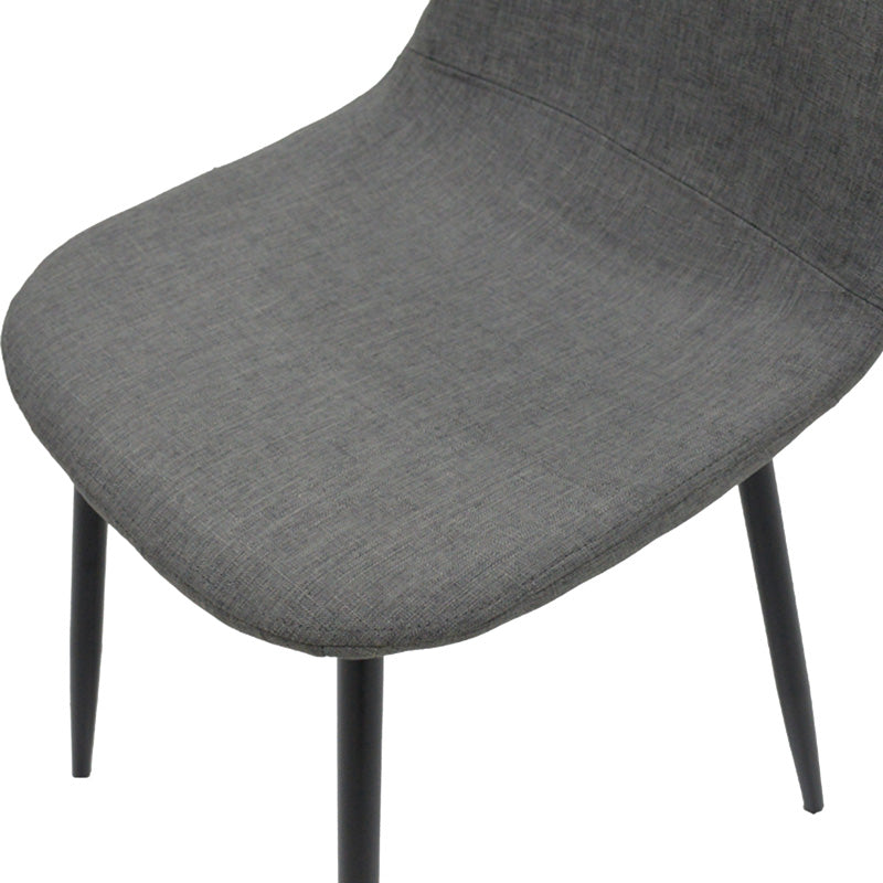 Модерен трпезариски лоунџ стол Dining Chair Winic обложен со густ неутрален сив текстил, поддржан со цврсти метални ногарки во мат црна боја