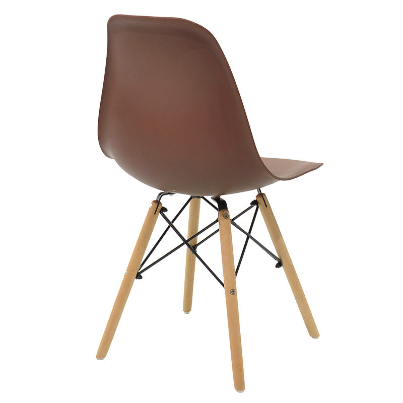 Модерно трпезариско столче Chair Halon со ергономско кафеаво седиште и стабилни ногарки од природно дрво во скандинавски стил