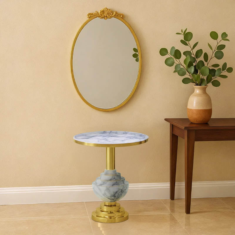 Модерна, естетска и уникатна тркалезна помошна масичка Side table Halex со луксузна горна плоча од природен мермер и префинета сиво-златна метална структура