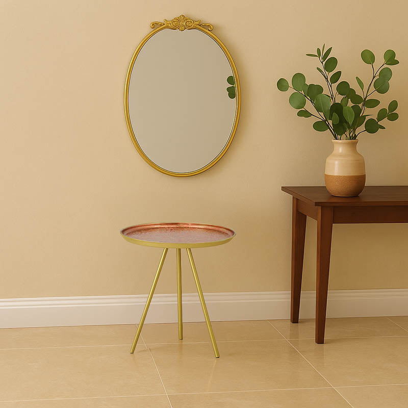 Модерна, естетска и уникатна тркалезна помошна масичка Side table Innic со богата бронзено-златна метална површина и скулптурална структура