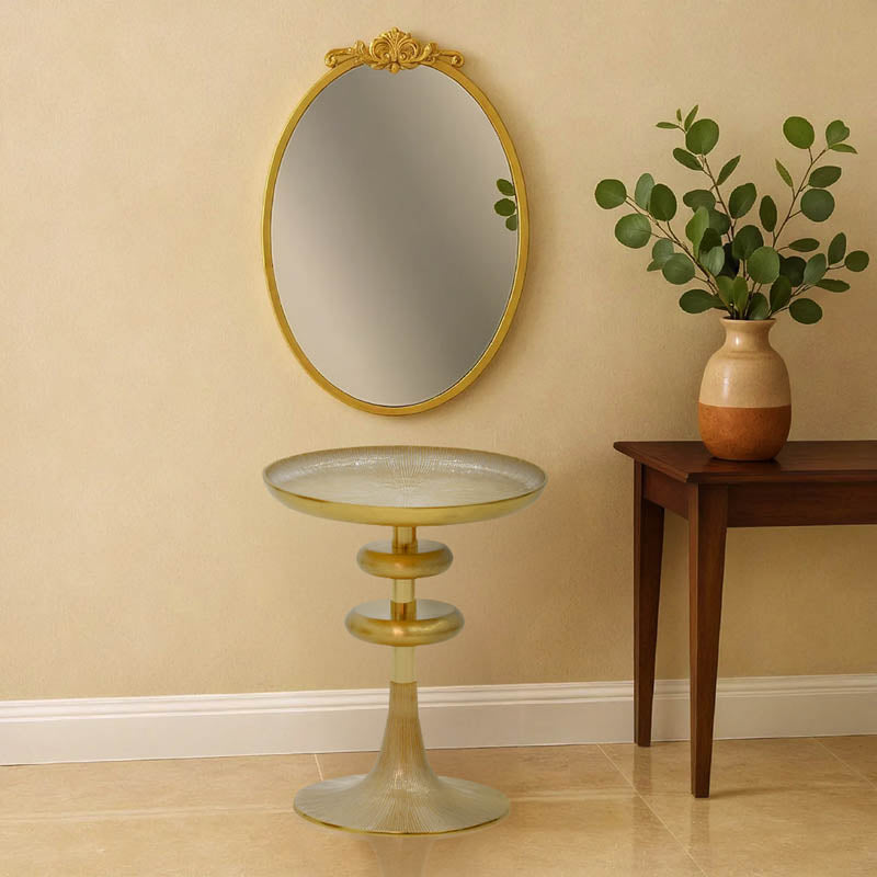 Модерна, естетска и уникатна тркалезна помошна масичка Side table Illyria со гламурозна златна метална структура и чиста бела горна површина