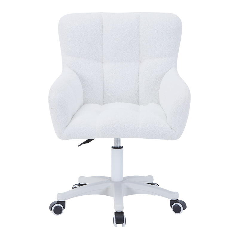 Модерна ергономска канцелариска и козметичка столица Office chair Xenoas тапацирана во луксузно меко бело теди крзно со хромирана база на тркала