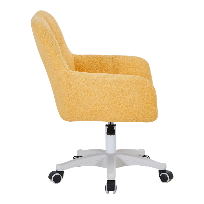 Модерна работна канцелариска столица Office Chair Vedara тапацирана со луксузно жолто букле со мека текстура, со засилена хромирана/црна база со тркалца