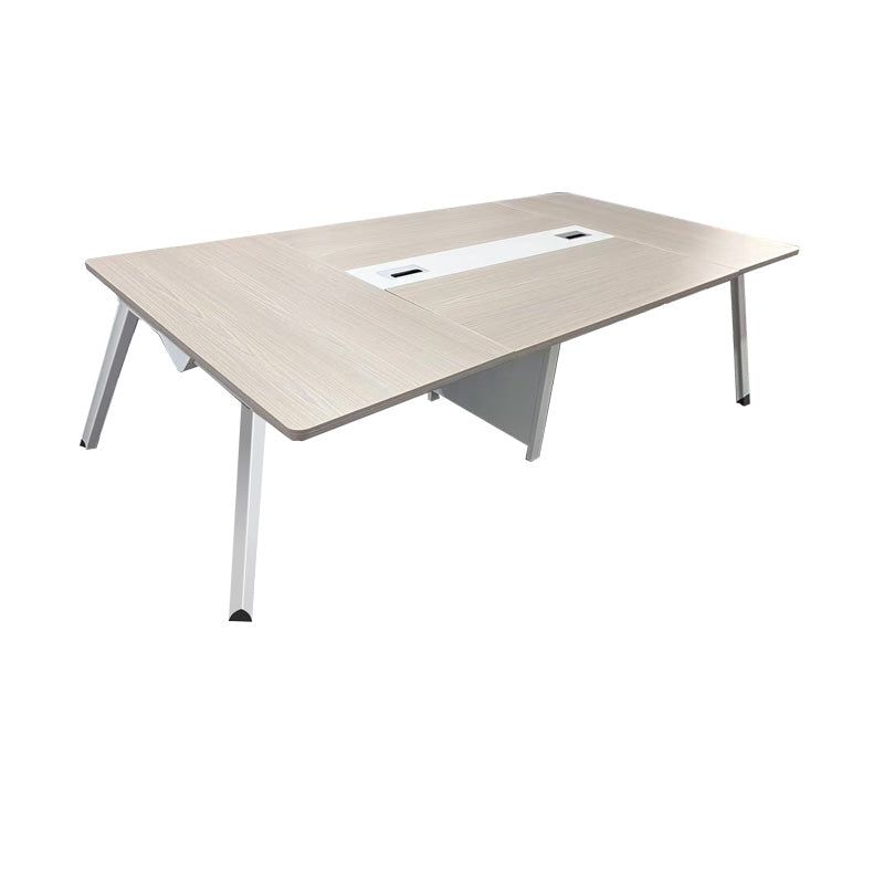 Голема правоаголна конференциска маса Conference table Xeno во сонома-бела боја со дебела зајакната површина и стабилна деловна база