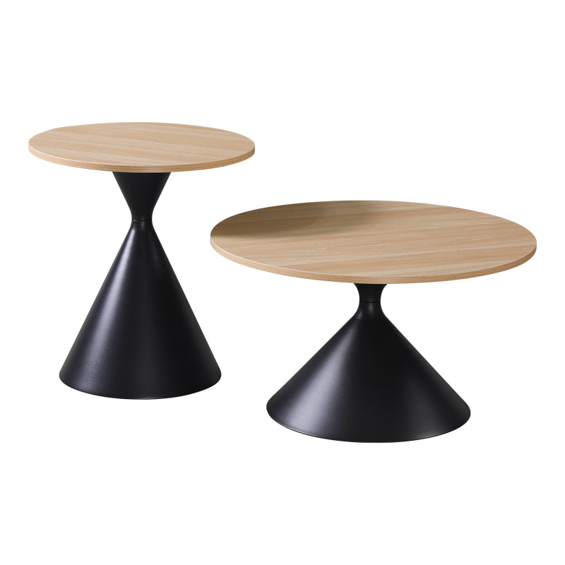 Модерен лоунџ сет Coffee Table Vedain од две тркалезни клуб масички со различна висина, со цврсти метални црни бази и горни плочи во природен натур дрво декор