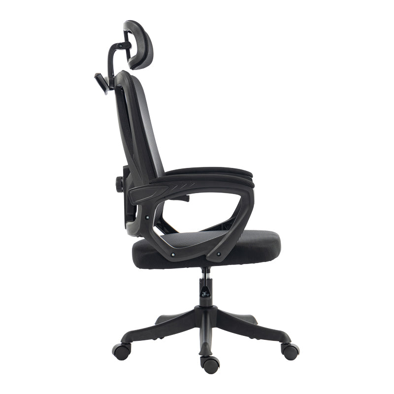 Модерна црна директорска канцелариска столица Executive Office Chair Umberia со висок ергономски наслон од дишлива мрежа, потпирачи за раце и засилена база на тркалца