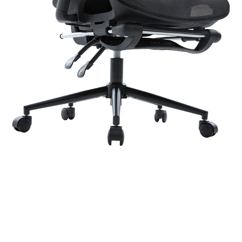 Модерна црна директорска канцелариска столица Executive Office Chair Umberet со висок анатомски наслон од дишлива мрежа, потпирачи за раце и стабилна база на тркалца