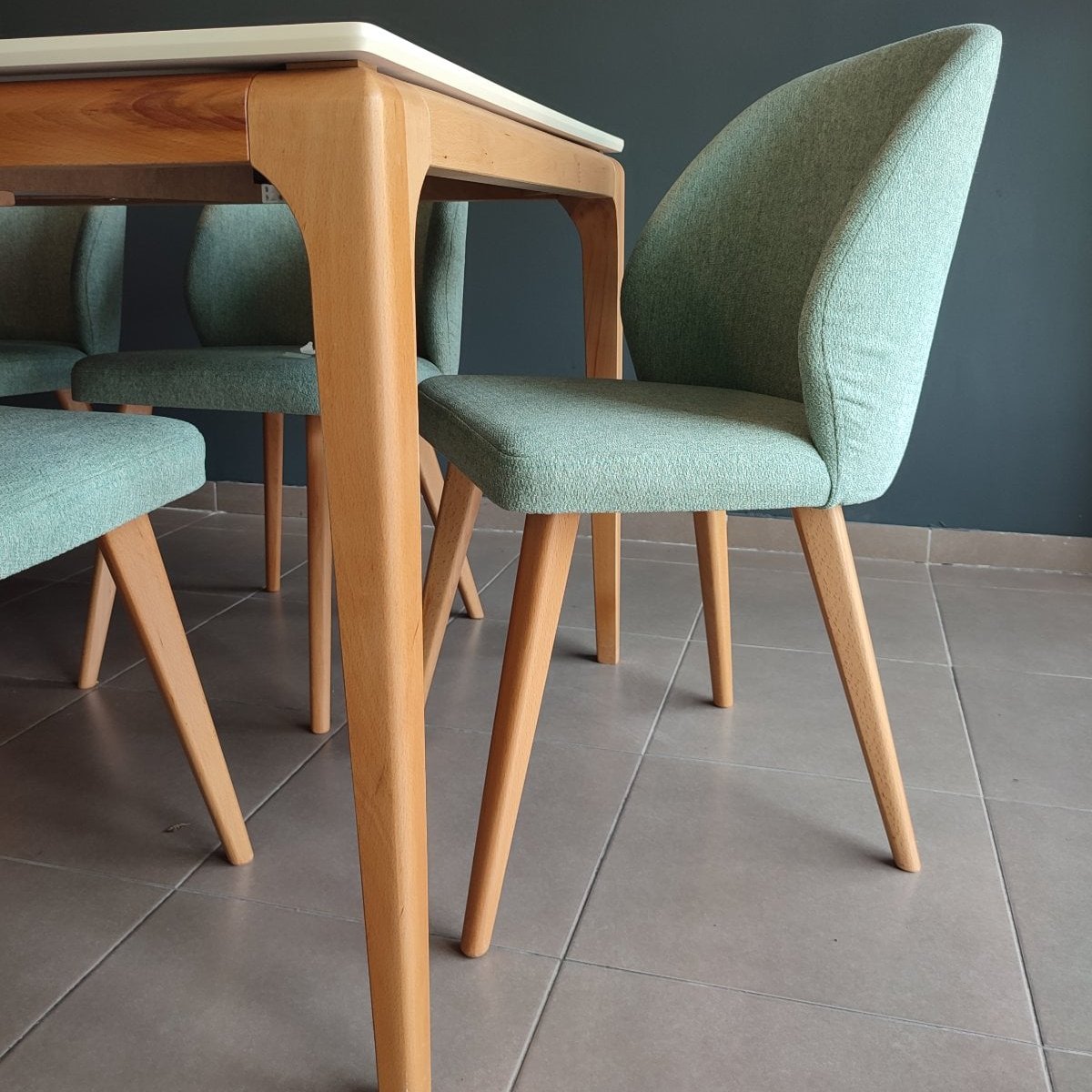 Трпезариска маса Ава / Trpeazriska masa Ava
Dinning Table Ava / Miza jedilna in stoli Ava