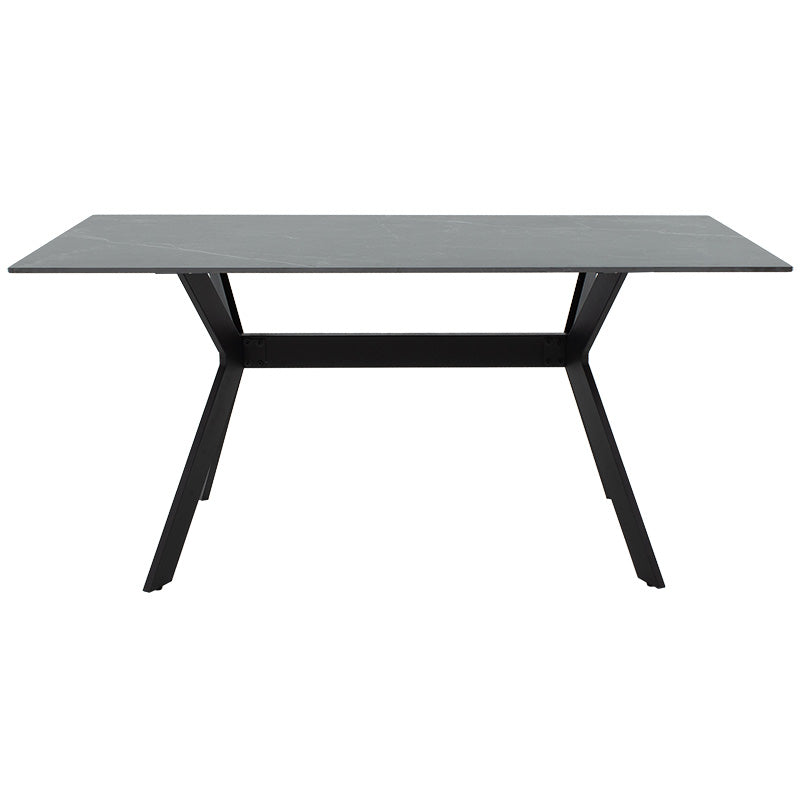 Голема трпезариска маса Zolira со луксузна горна плоча од црн мермерен синтеруван камен и сигурна архитектонска метална база во црна боја