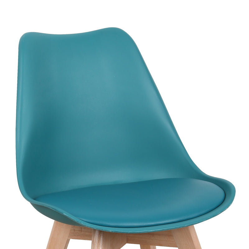Модерна скандинавска трпезариска и лоунџ столица Chair Xenly во сина боја со меко PU кожно седиште и цврсти ногарки во природна боја на дрво