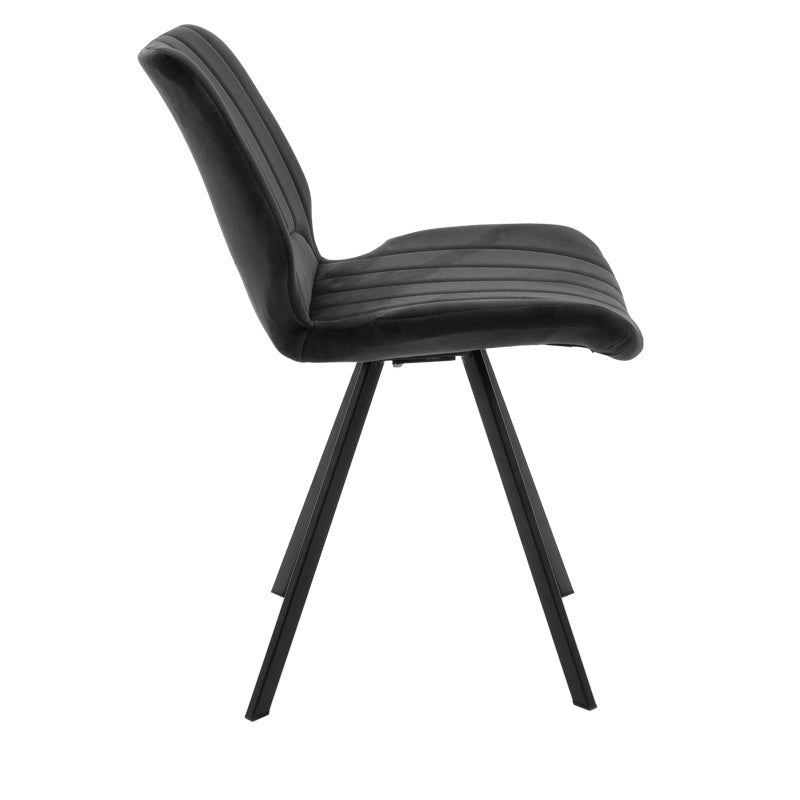 Модерно, естетско и уникатно трпезариско столче Chair Kapic со ергономско седиште од густо црно кадифе и стабилни засилени црни метални ногарки