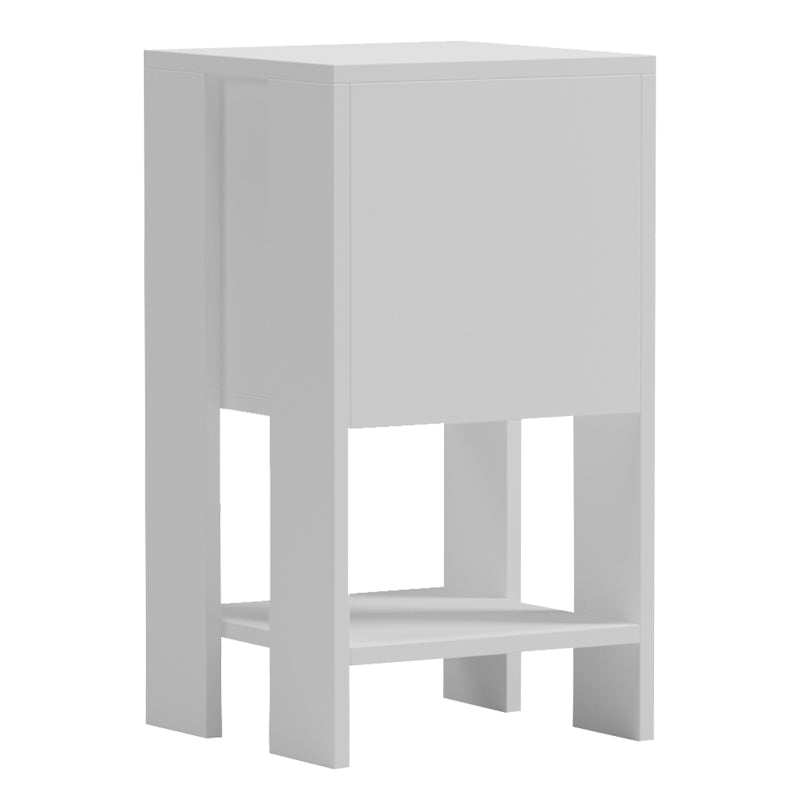 Минималистичко бело ноќно масиче Vista со димензии 30x30x55cm