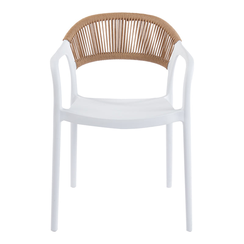 Модерна лоунџ фотелја Stackable Armchair Vedaly во чиста бела боја со ергономски потпирач во природен натур PE ратан декор и стакабилна структура што штеди простор