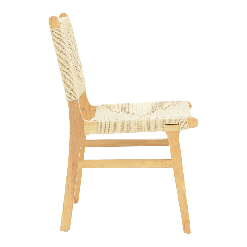 Скандинавска лоунџ трпезариска столица Chair Xenon изработена од масивно гумено дрво во природна боја со анатомски наслон од рачно плетено јаже