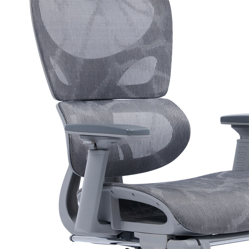 Модерна менаџерска канцелариска столица Yarax од сива мрежа со извлекувачки потпирач за нозе, висока ергономска поддршка и цврста основа на тркала