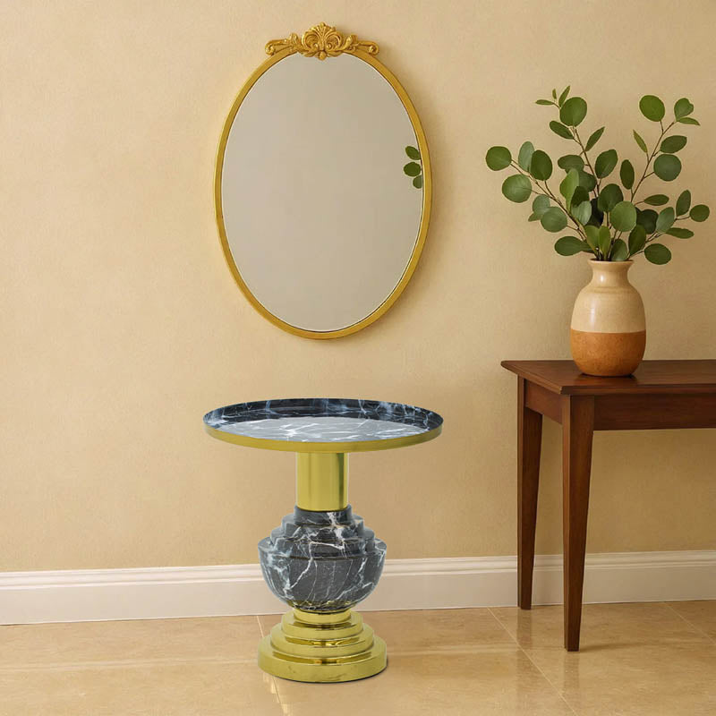 Модерна, естетска и уникатна тркалезна помошна масичка Side table Halet со луксузна црно-златна метална структура и фино обработена горна плоча