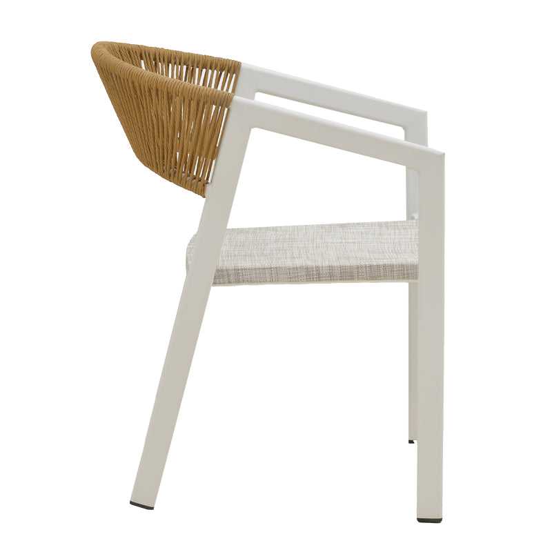 Модерен, естетски и уникатен редечки градинарски стол Aluminum armchair Quayic со бела алуминиумска рамка и седиште од текстилен во нијанса на природен ратан