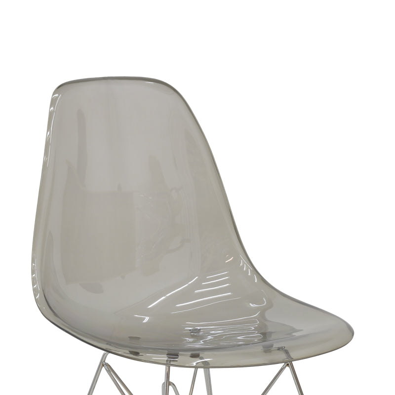 Модерна минималистичка трпезариска столица Chair Xenova изработена од цврст проѕирен сив полипропилен со сјајни хромирани инокс ногарки
