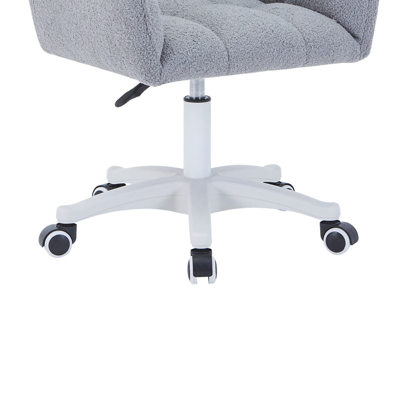 Модерна ергономска канцелариска и козметичка столица Office chair Xenoar тапацирана во луксузно меко сиво теди крзно со хромирана база на тркала