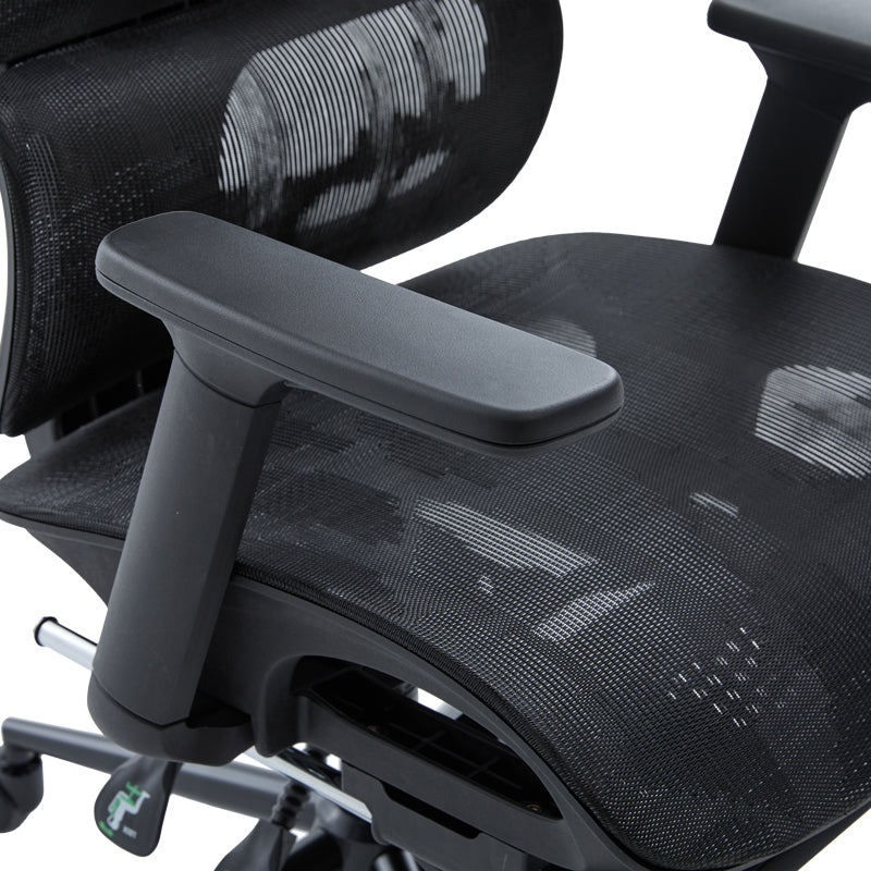Модерна црна директорска канцелариска столица Executive Office Chair Umberet со висок анатомски наслон од дишлива мрежа, потпирачи за раце и стабилна база на тркалца